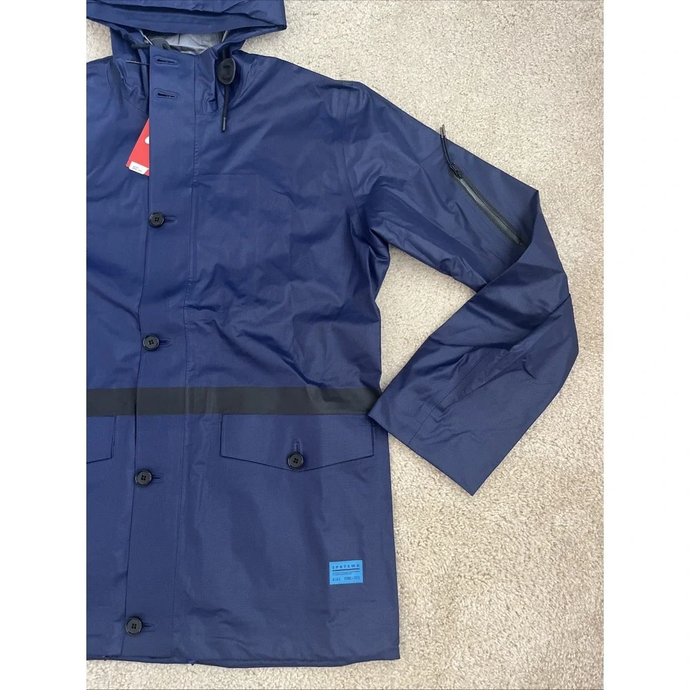 Nike GF New Master Saturday Jacket Black Hyper Blue Water Resistant Nylon Mens
